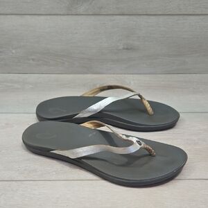 Olukai Women's Ho'opio Leather Silver Flats Flip Flops Sandals Shoes Sz 8